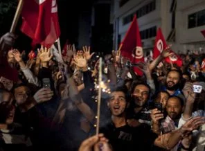 Hükümet ve muhalefet yanlıları aynı yerde gösteri düzenledi