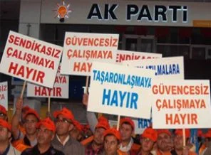 İşçiler AK Parti önünde eylem yaptı