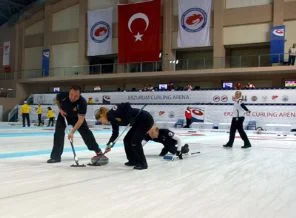 İskoçya ve İsveç finale yükseldi