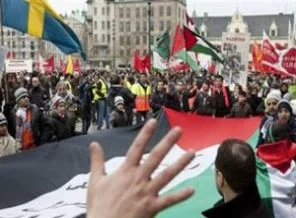 İsveçliler İsrail'i protesto etti