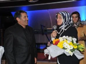'Kadın günde 24 bin kelime kullanırken erkek 12 bin kelime kullanıyor'