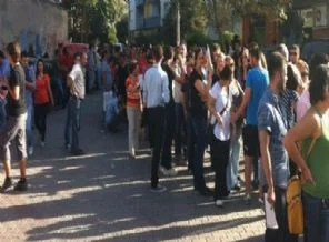 Kayıt son güne bırakılınca kuyruk çilesi bitmez
