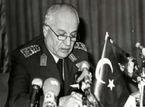 'Kenan Evren beni TRT'den kovdurdu!'