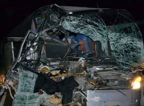 Konya'da yolcu otobüsü ile tır çarpıştı: 1 ölü, 27 yaralı