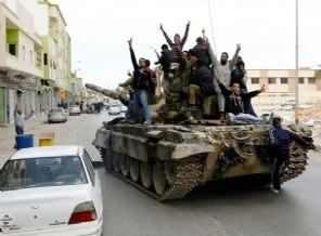Libya ordusu Beni Velid'i kuşattı