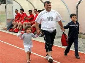 Masör baba ve 2 çocuğu sahada!