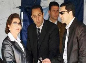 Mübarek'in iki oğlunun davası ertelendi