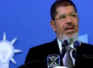 Mursi görevden aldı, başsavcı karara uymadı