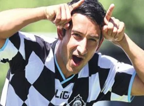 Serhat Akın'dan çekiçli saldırı!