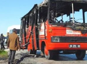 Seyir halindeki belediye otobüsü yandı
