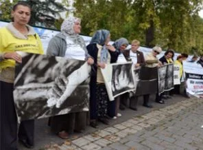 Srebrenitsa anneleri AİHM'ye başvurdu