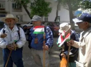 Tacikistan'dan Hacca yürüyerek gittiler