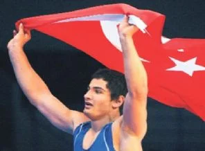 Taha Akgül, 120 kiloda dünya şampiyonu