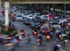 Tayland'da trafik polislerine ebelik dersi