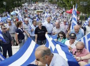 Yunanistan'da tiyatro oyununa protesto