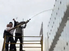 Avrupa Parlamentosu'na sütlü protesto
