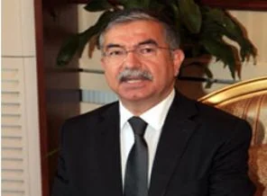 Bakan Yılmaz'ın konvoyunda kaza