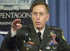 Çuvalcı General Petraeus istifa etti