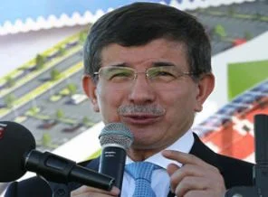Dışişleri Bakanı Davutoğlu Katar'da