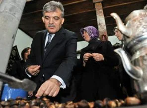Gül'ün közde kestane ve patates keyfi