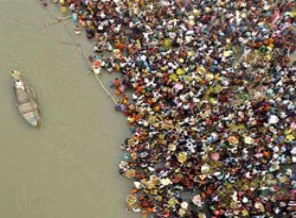 Hindistan'da festivalde izdiham: 18 ölü