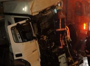 İşçileri taşıyan otobüs devrildi:11 ölü