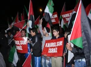 İstanbullular İsrail'i lanetledi !