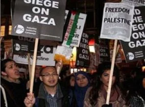 Londra'da binlerce kişi Gazze ablukasını protesto etti