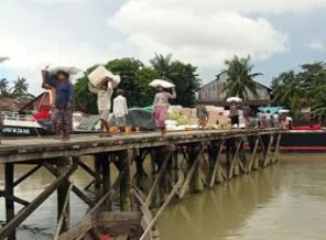 Myanmar'da 110 bin kişi evinden oldu
