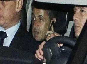 Sarkozy'e 12 saat sorgu