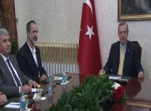 SUK lideri Muaz El Hatib: Türkiye bize silah versin