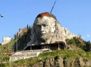 Yıldıray Oğur, 'Beton Mustafa'yı yazdı