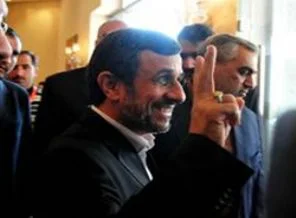 Ahmedinejad Noel'i kutladı