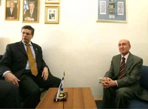 Alçak adam da koltuk darbesi