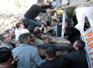 Belediye işçileri isyan etti