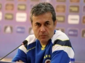 Fenerbahçe: Kocaman görevini sürdürüyor
