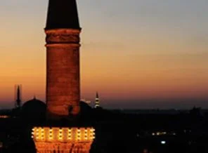 İstanbul'daki çürük camiler unutuldu