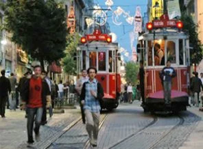 İstiklal Caddesi'nde doğalgaz paniği