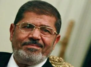 Mursi yalnızlaşıyor: 3 danışmanı istifa etti
