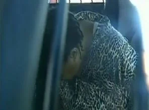 Müslüman okuluna kılıçla girmeye kalktı! (video)