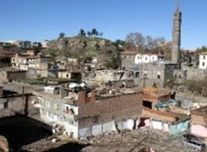 Sahabelerin etrafındaki ahırlar hala kaldırılmadı