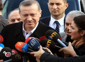 Şahin, 'Başbakan yurtdışına kaçsın'!