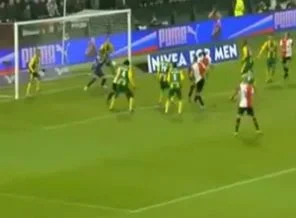 Takım halinde kendi kalelerine attılar VİDEO