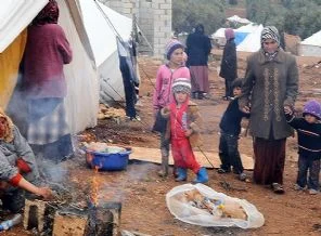 Tek kişilik battaniye altında 4 kişi