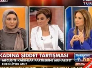 Vekillerin başörtüsü ve pantolon kavgası