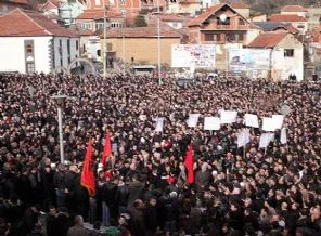 Arnavutluk, anıtın kaldırılmasını kınadı