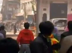 Bangladeş yine karıştı (video)