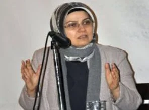 'Başörtülüyseniz medyada pazarlık şansınız yok'
