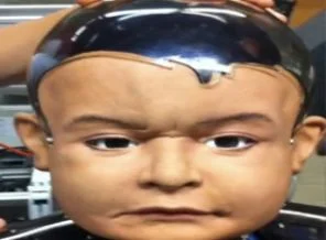 Bebek robot görenleri şaşkına çevirdi