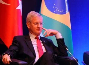 Bildt: BMGK barışçıl çabalarını artırmalı